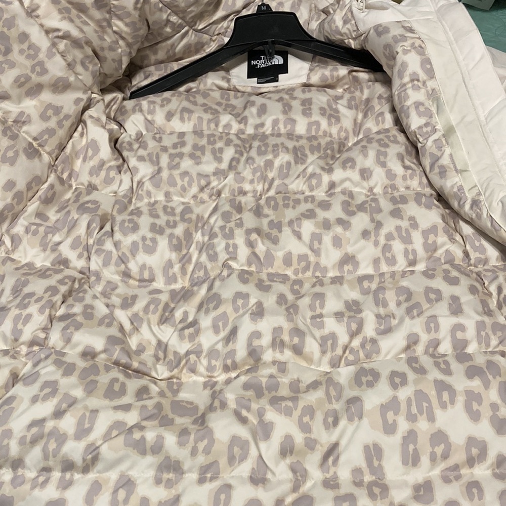 NWT North Face Arctic Parka - Gardenia White/Silver grey leopard print - Picture 12 of 16